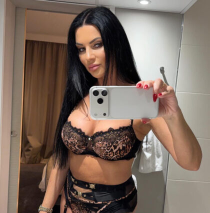 Ania Kinski onlyfans